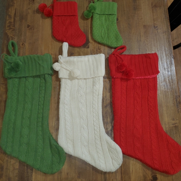 ●SOLD● Set of 5 Red / Ivory Cream / Green Cable Knit Christmas Stockings - Picture 3 of 9
